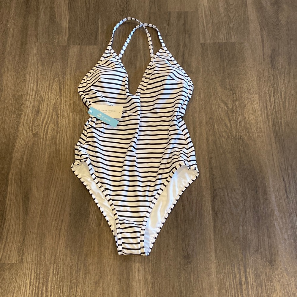Cupshe women’s swimsuit, size medium